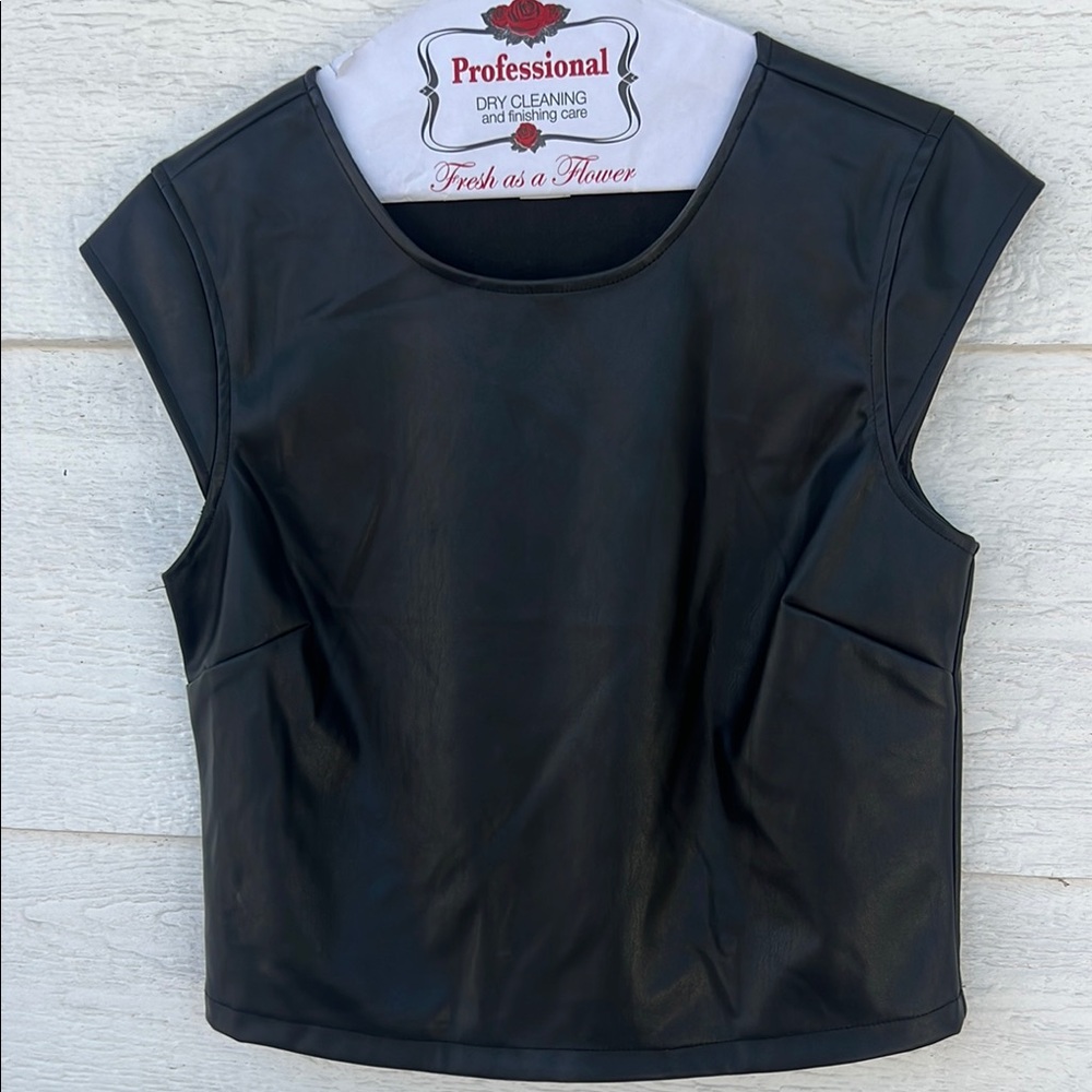Sincerely Jules Black Muscle Tee Crop Top